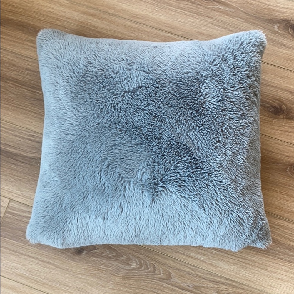 20x20 fluffy extra soft decorative pillow